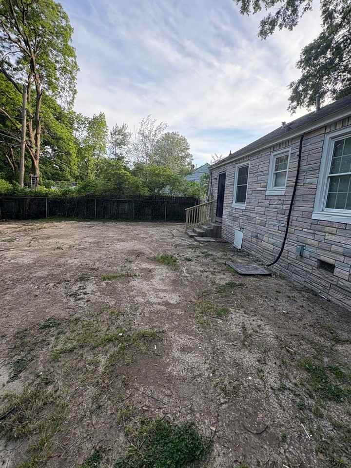 1235 Dyer Pl - Photo 2 of 8