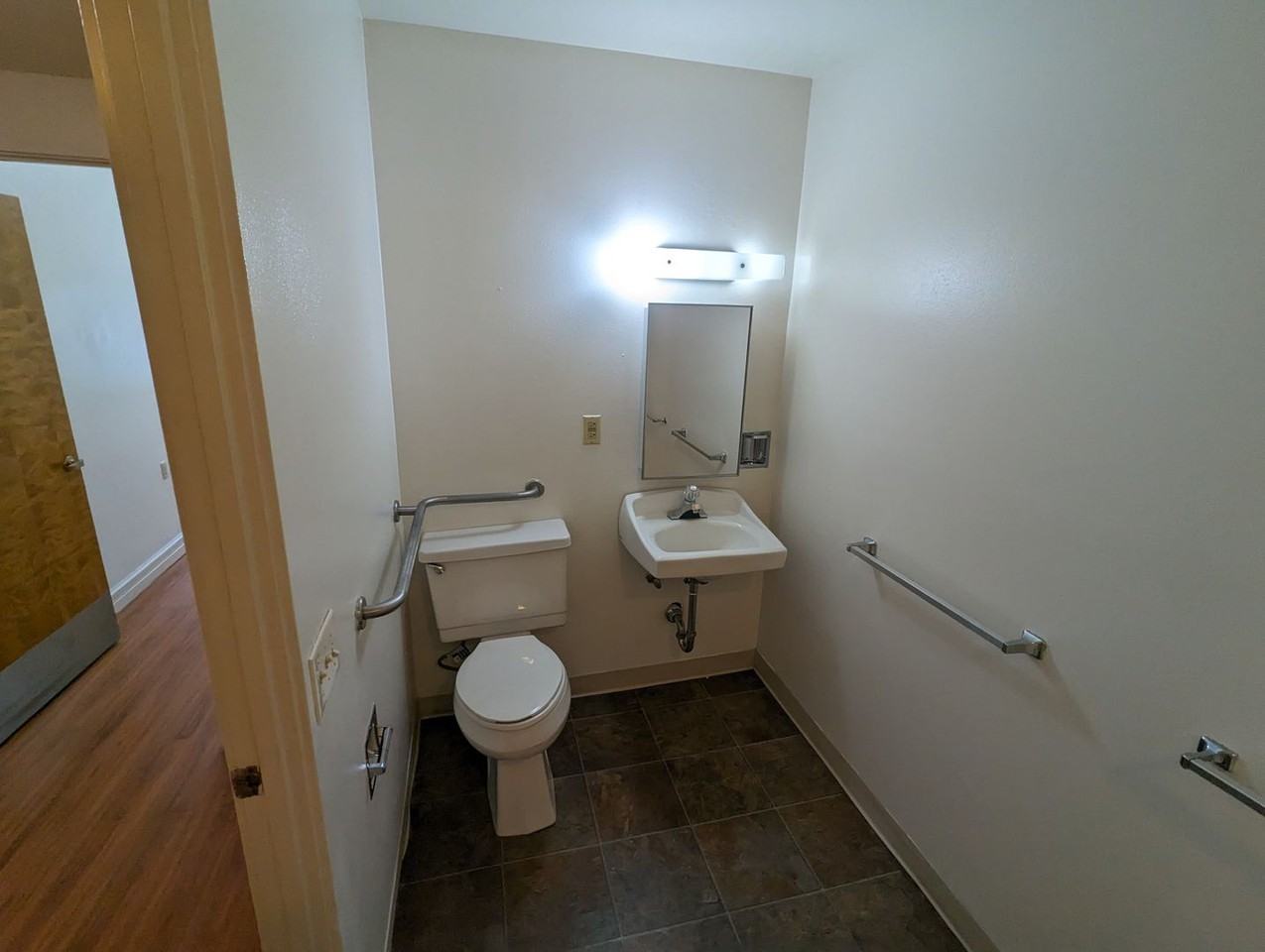 ALD118 - Photo 2 of 6