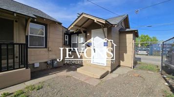 featured image of 303 S 2nd St