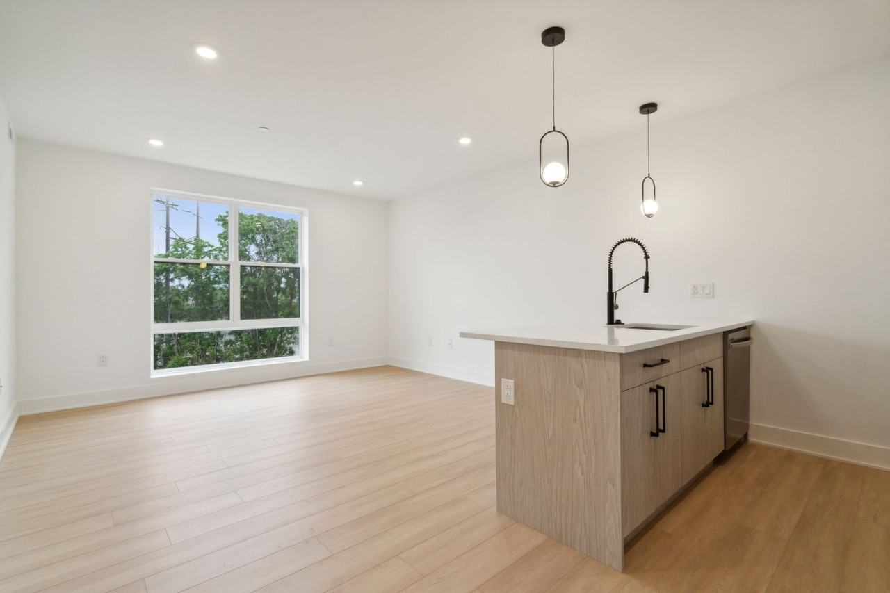 881 N 40th St - Photo 2 of 22