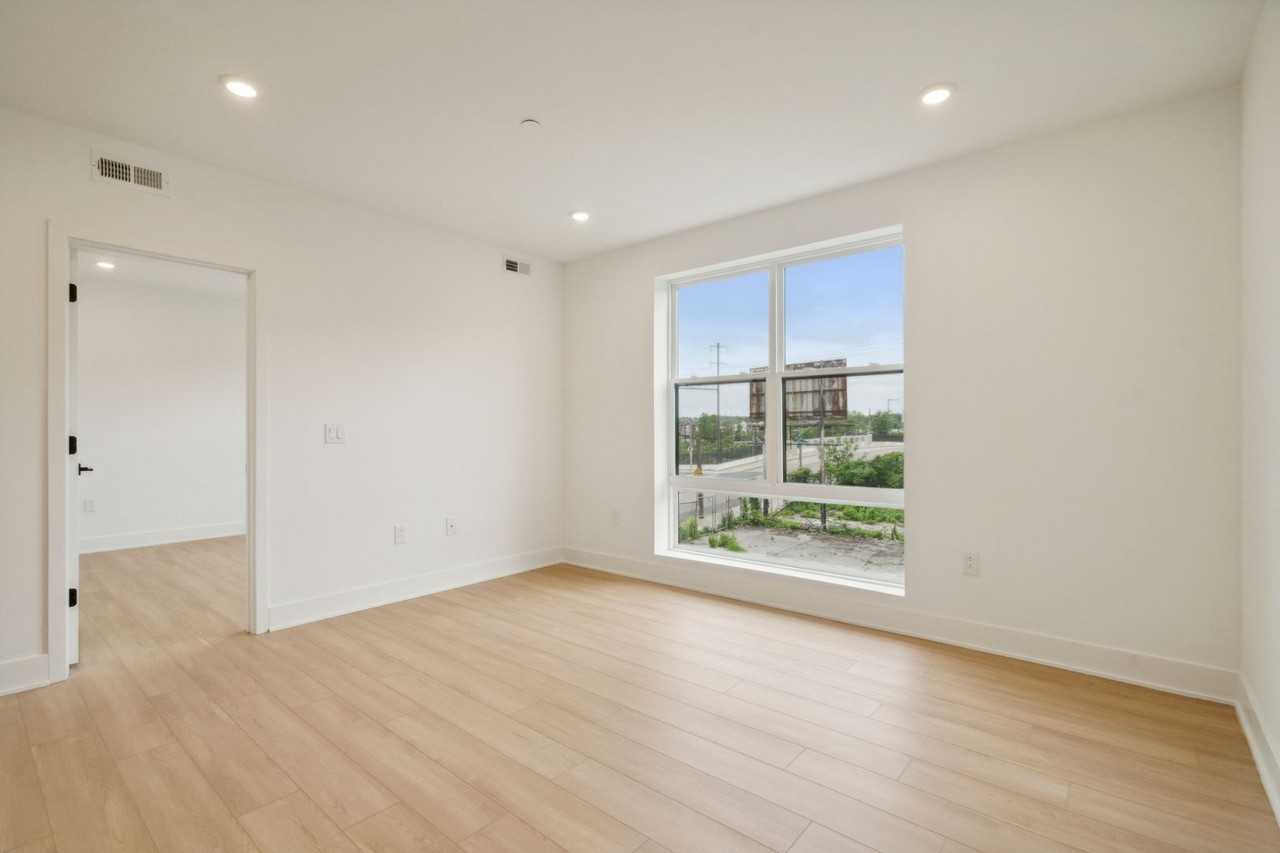 881 N 40th St - Photo 3 of 22