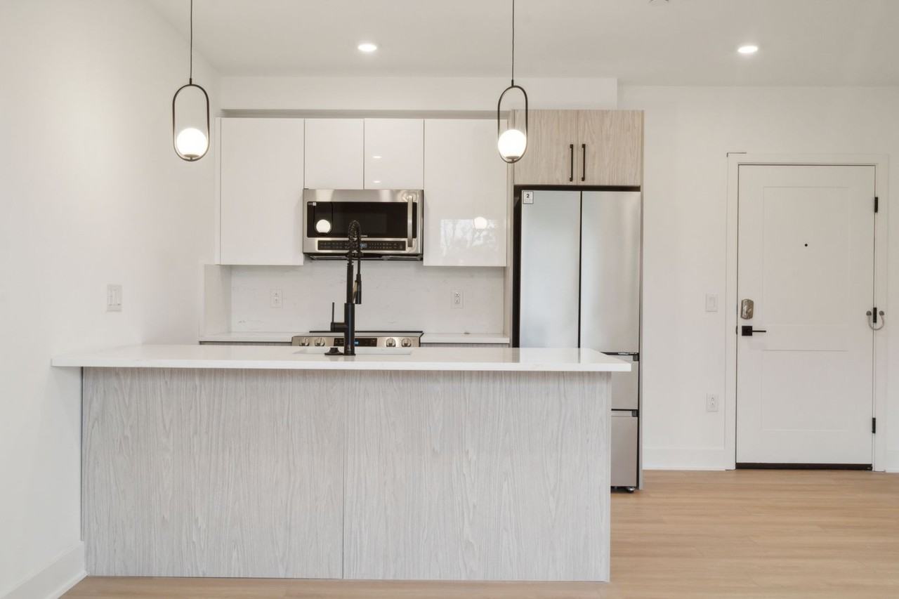 881 N 40th St - Photo 4 of 22