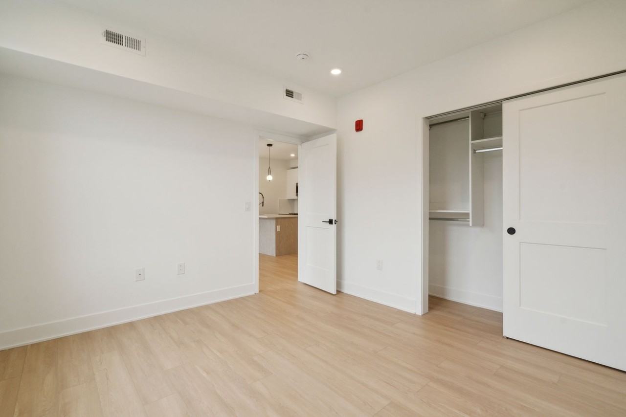 881 N 40th St - Photo 6 of 22