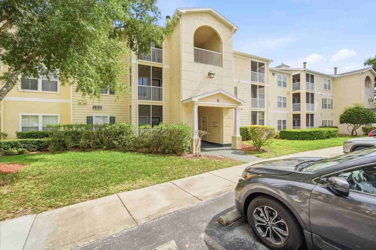 18367 Bridle Club Dr - Photo 3 of 25