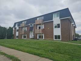 featured image of 2617 N Clark St