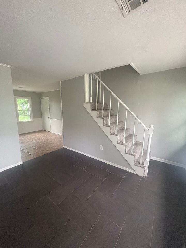 404 N Dogwood St - Photo 2 of 12