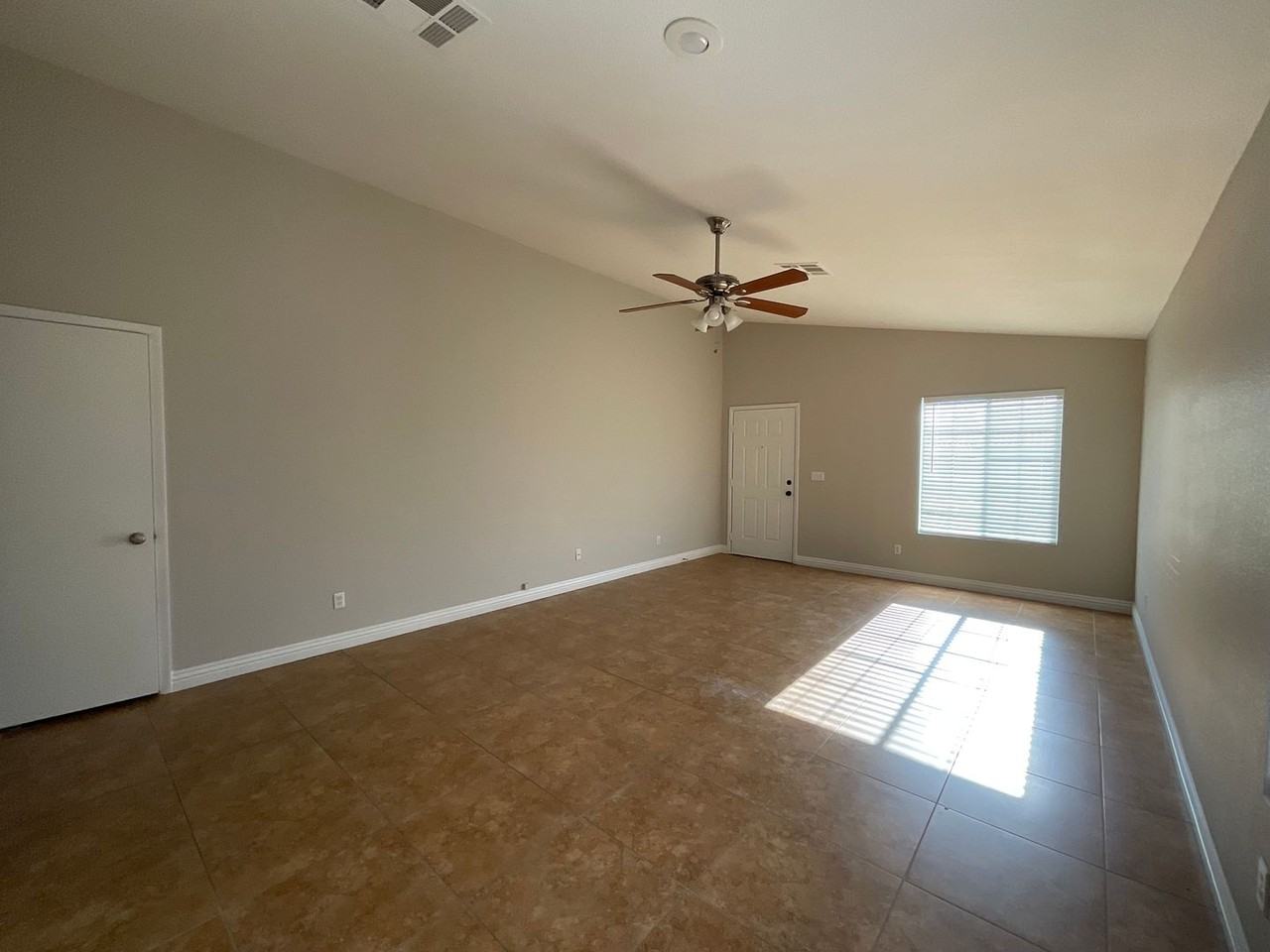 7905 Hollow Pine St - Photo 3 of 14