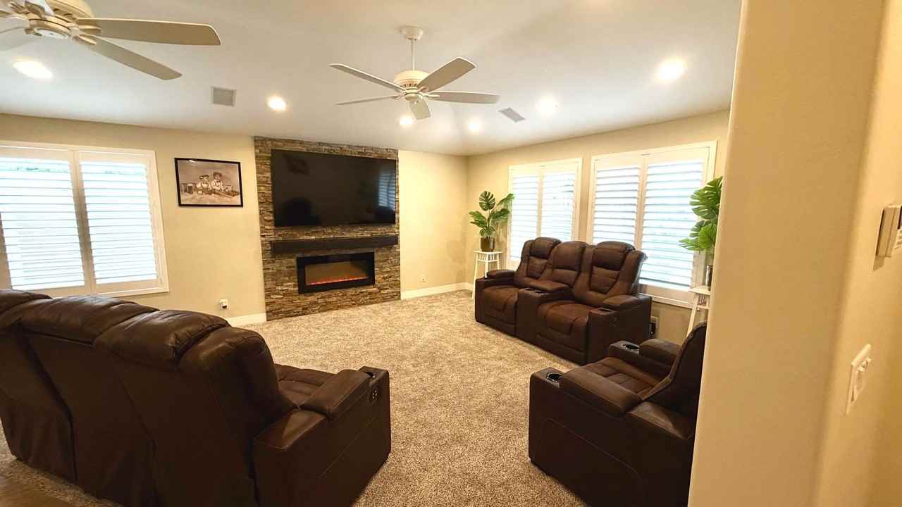 5818 Clear Valley Ct - Photo 5 of 18