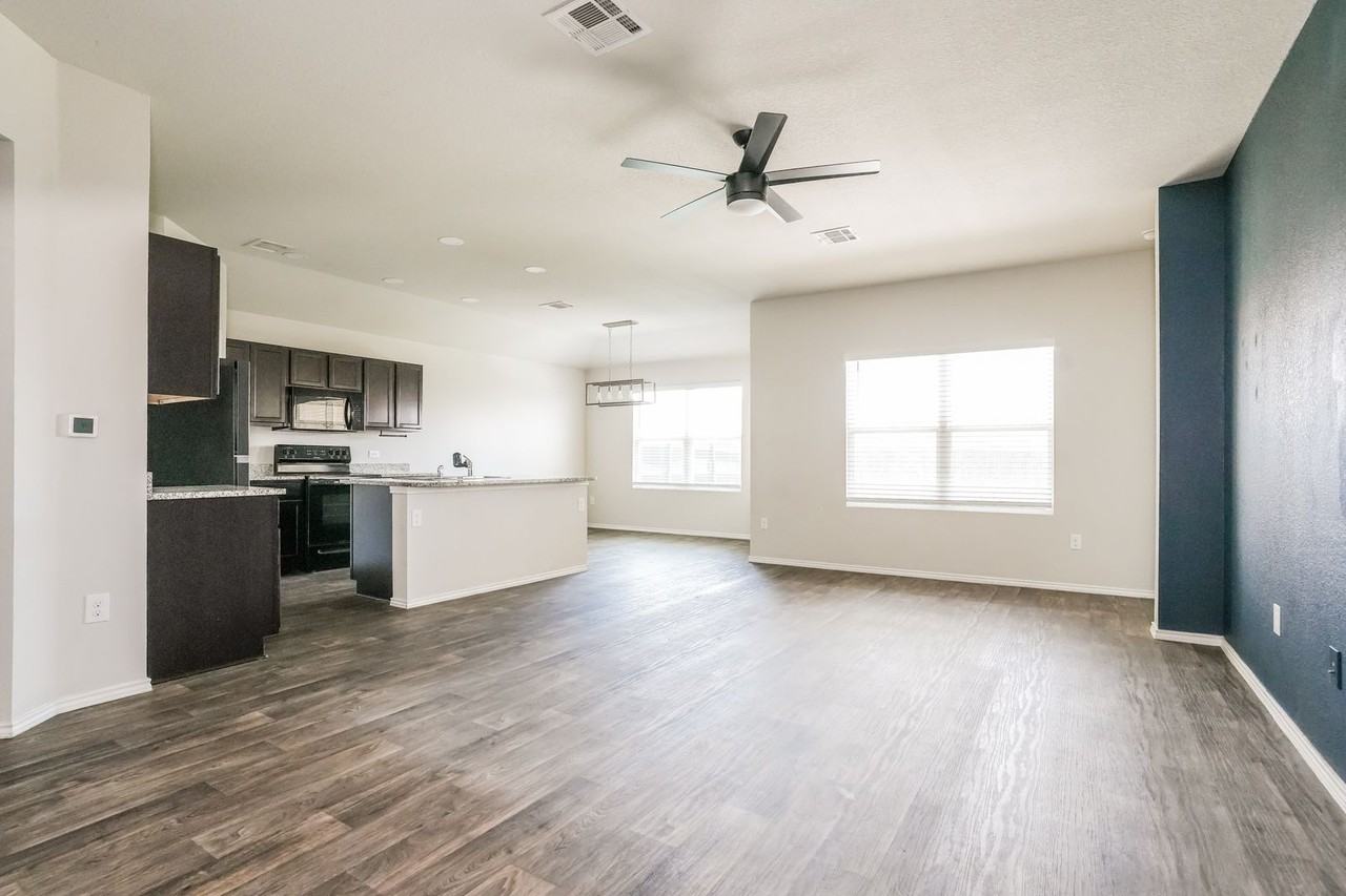 5805 Brampton Ln - Photo 3 of 16