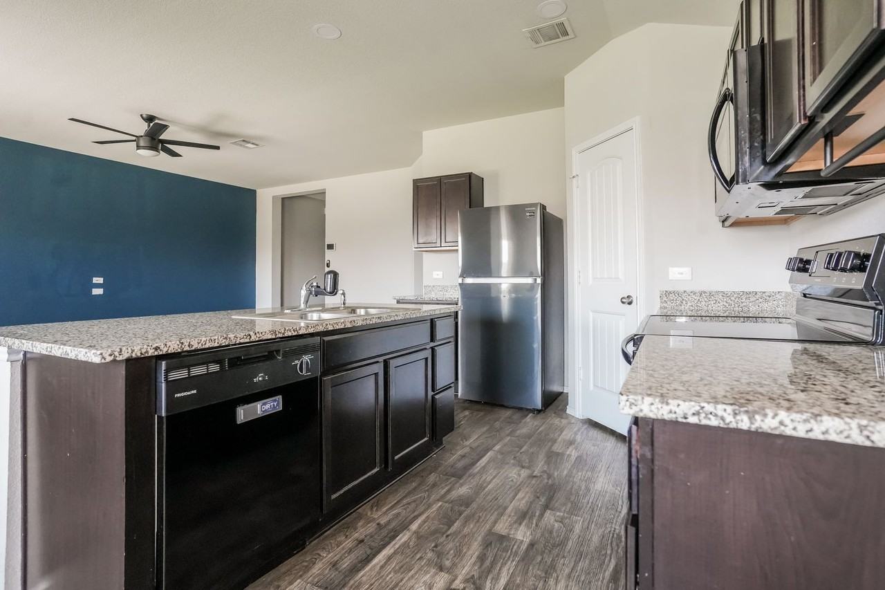 5805 Brampton Ln - Photo 4 of 16