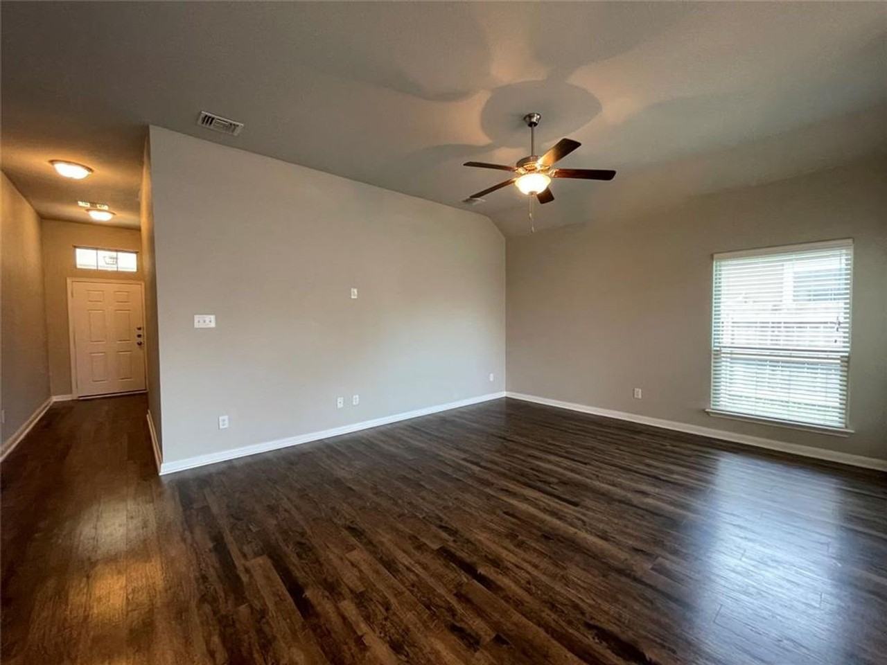 8113 Northgate Loop - Photo 3 of 34