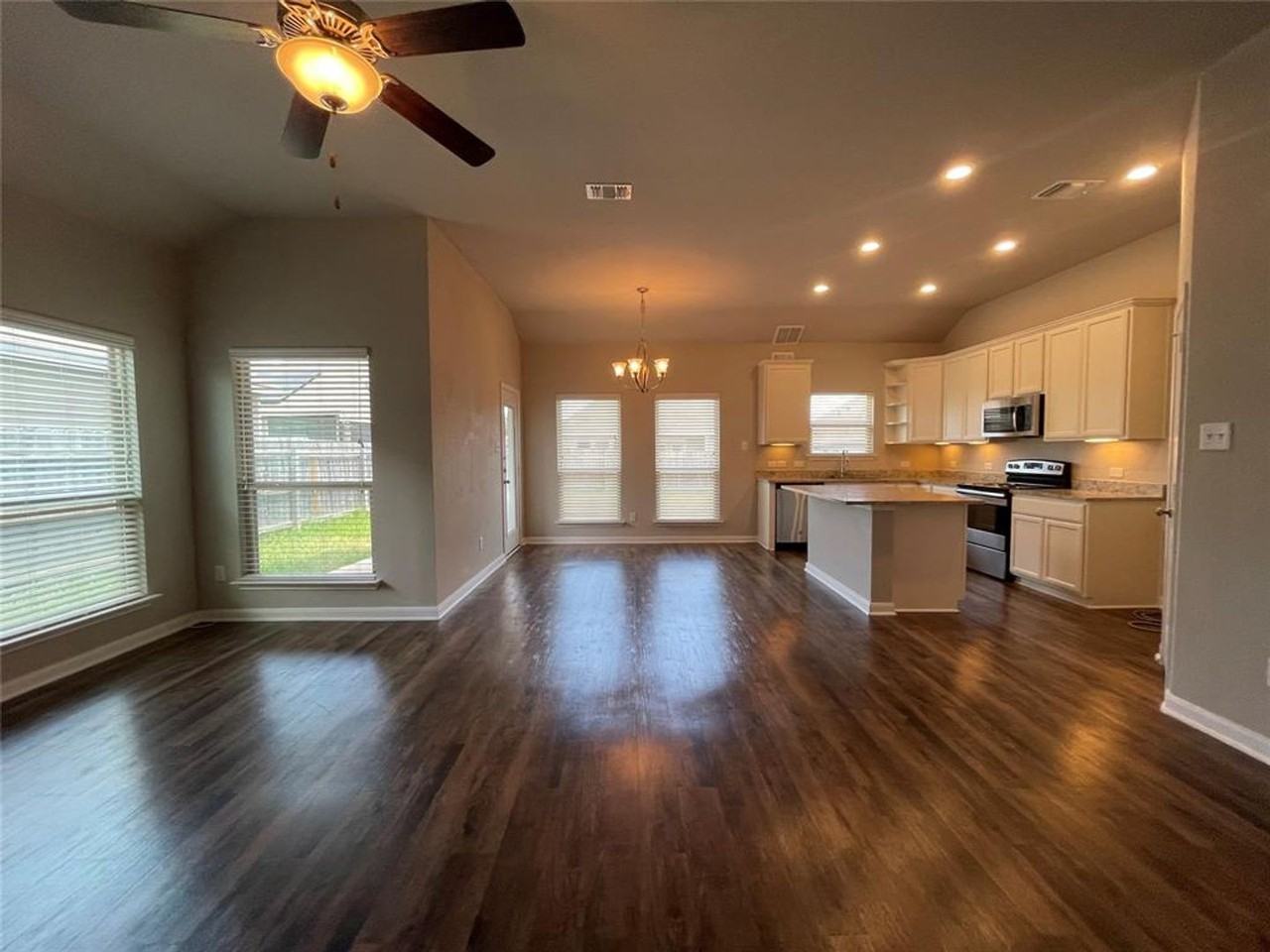 8113 Northgate Loop - Photo 4 of 34