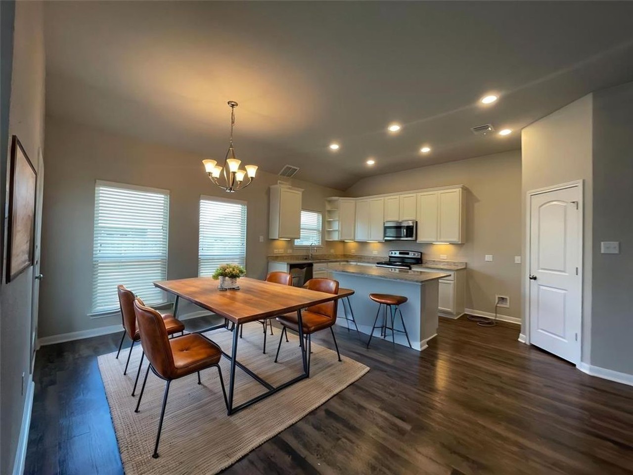 8113 Northgate Loop - Photo 5 of 34