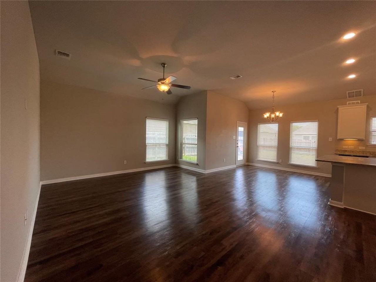 8113 Northgate Loop - Photo 6 of 34