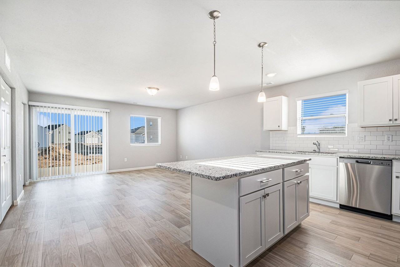 730 Marcoux Ave - Photo 6 of 18