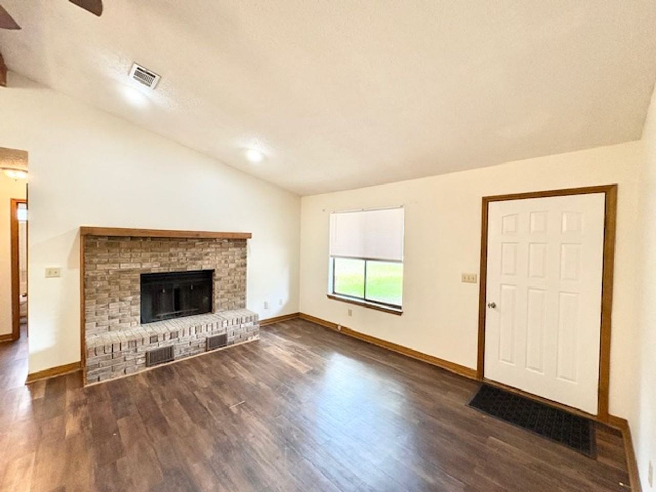 912 Nutmeg Ave - Photo 2 of 18