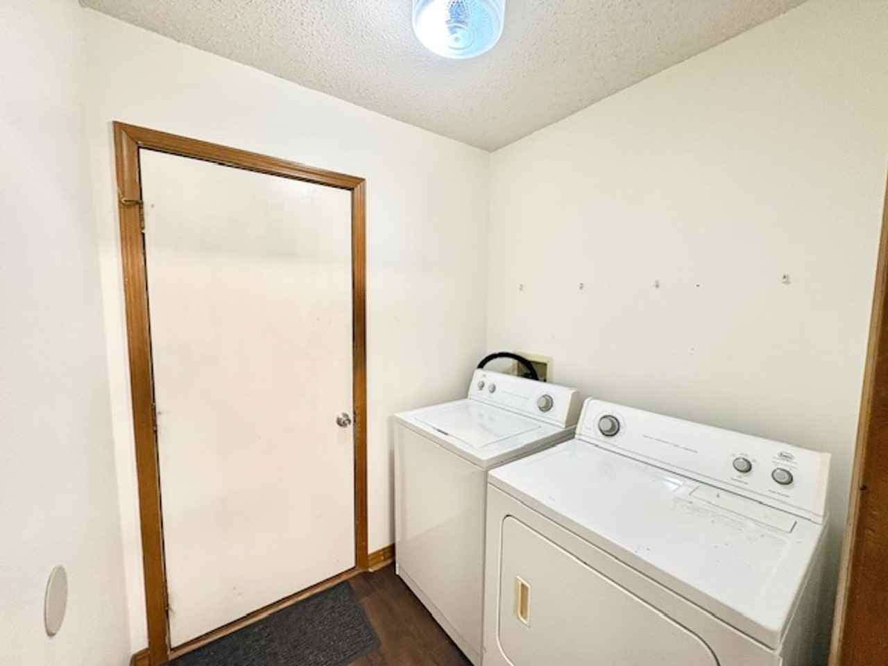 912 Nutmeg Ave - Photo 3 of 18