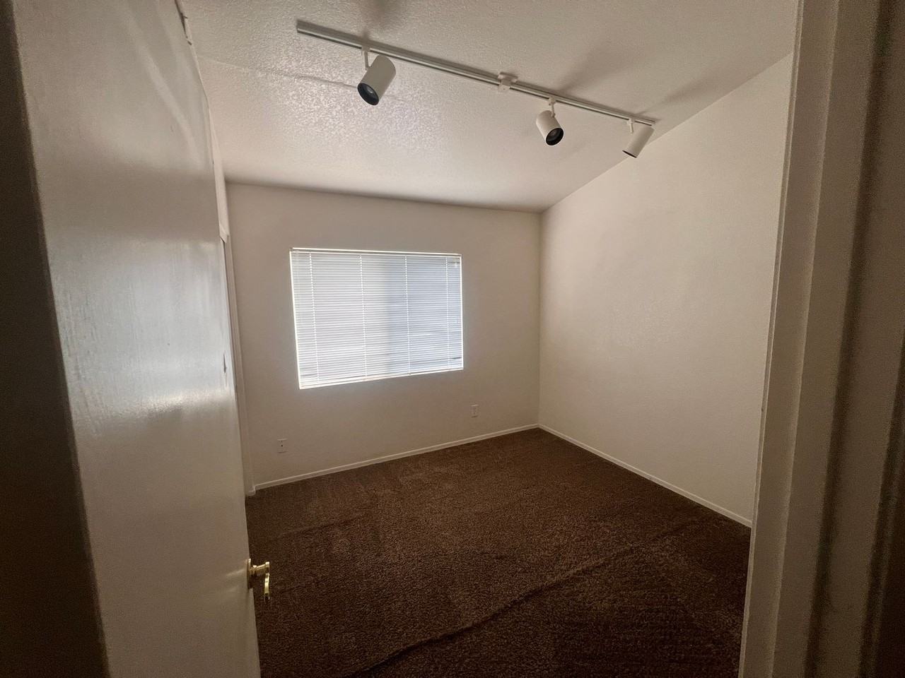 10821 W Royal Palm Rd - Photo 5 of 15