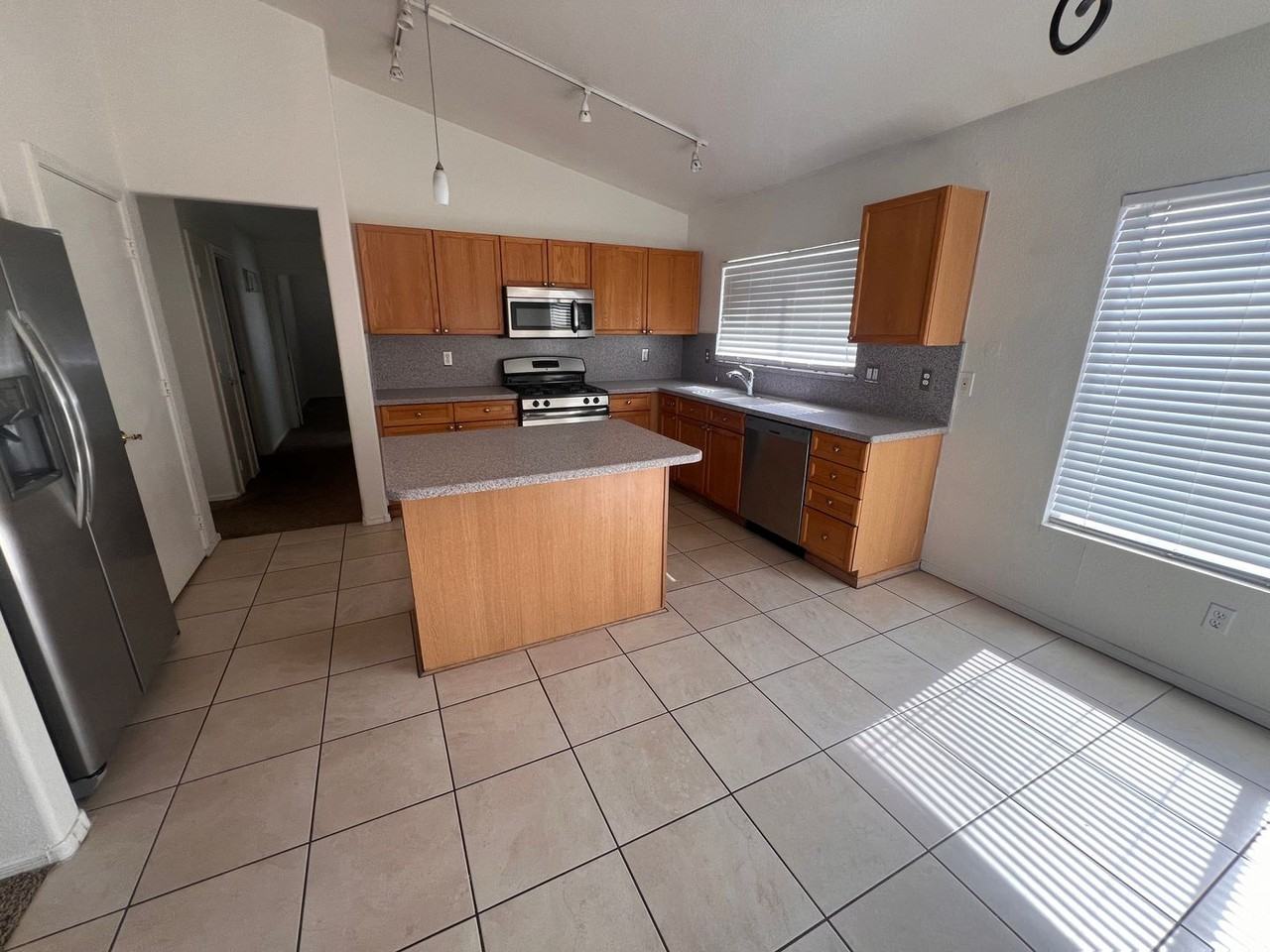 10821 W Royal Palm Rd - Photo 6 of 15