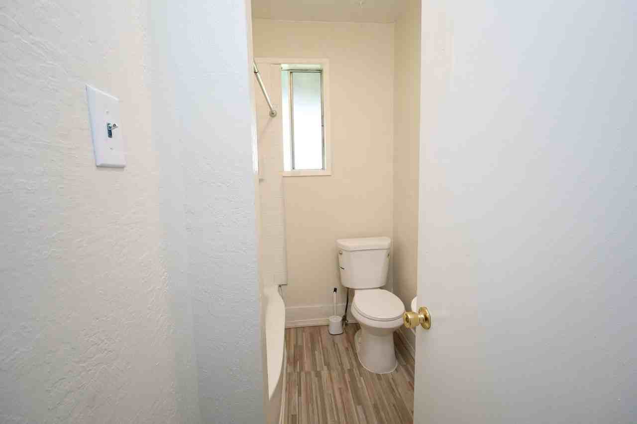 00840 - 210 NE 5th Ave - Photo 3 of 13