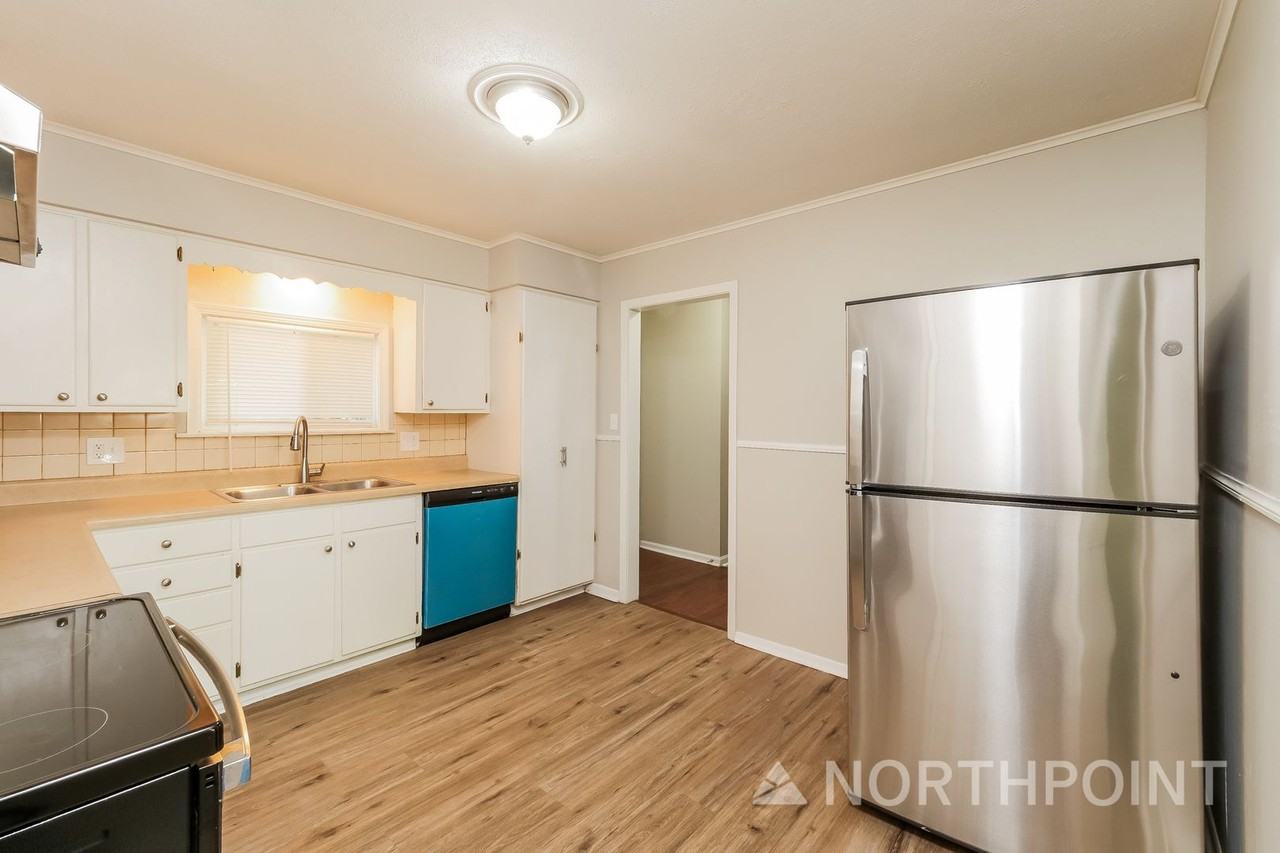 808 N Piute Ave - Photo 6 of 16