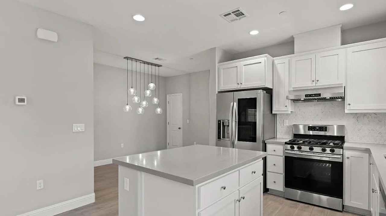 1256 Detroit Ave - Photo 5 of 20