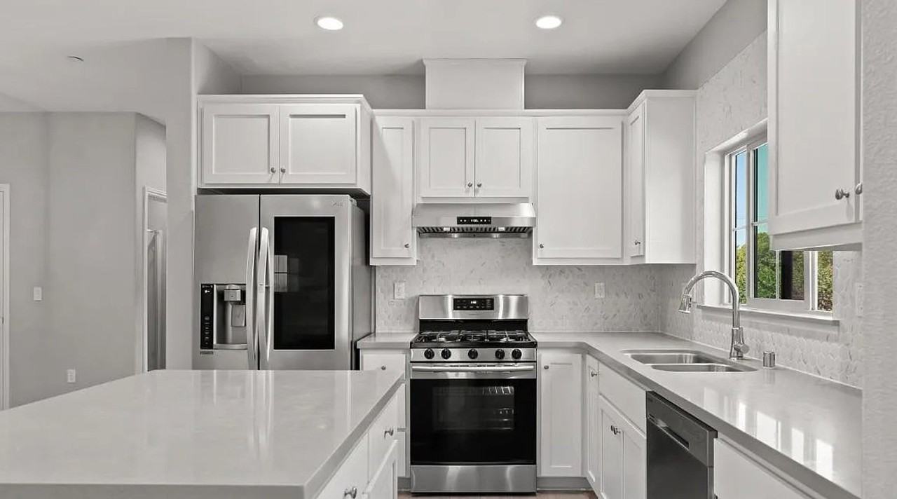 1256 Detroit Ave - Photo 7 of 20