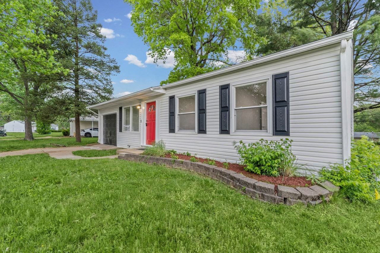 1321 Dominica Dr - Photo 3 of 26