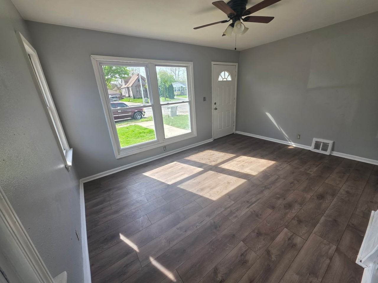 4640 N 51st Blvd - Photo 2 of 7