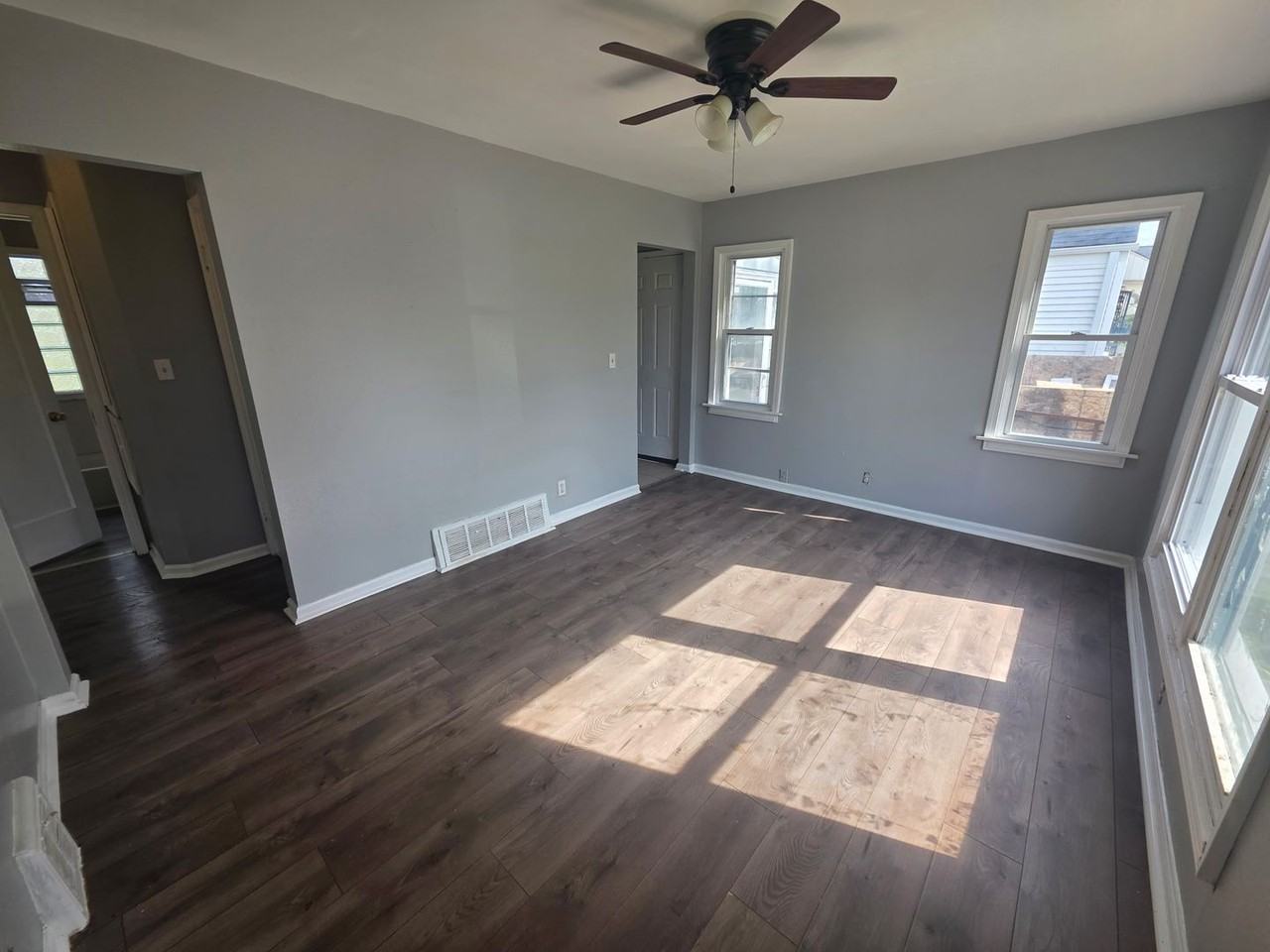 4640 N 51st Blvd - Photo 3 of 7