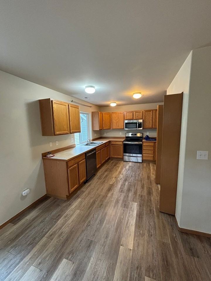 1253 Griggs St - Photo 5 of 16