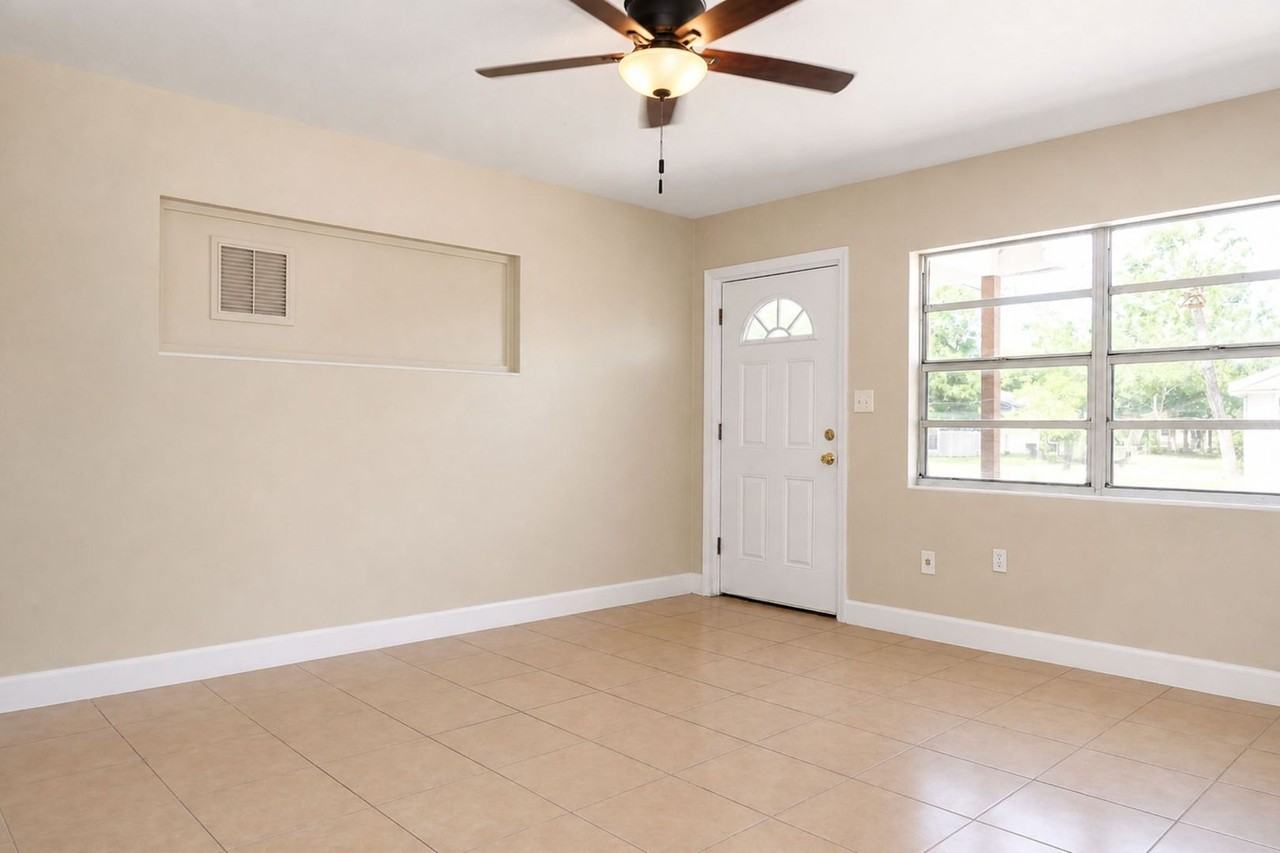 821 14th Ave Nw - Photo 5 of 19