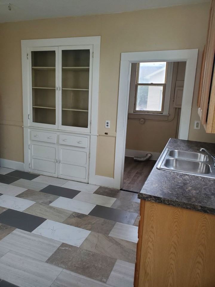 1313 N 2nd Ave - Photo 7 of 13
