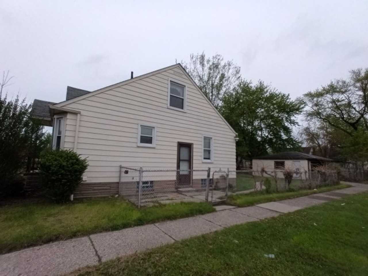 15604 Coram St - Photo 4 of 24