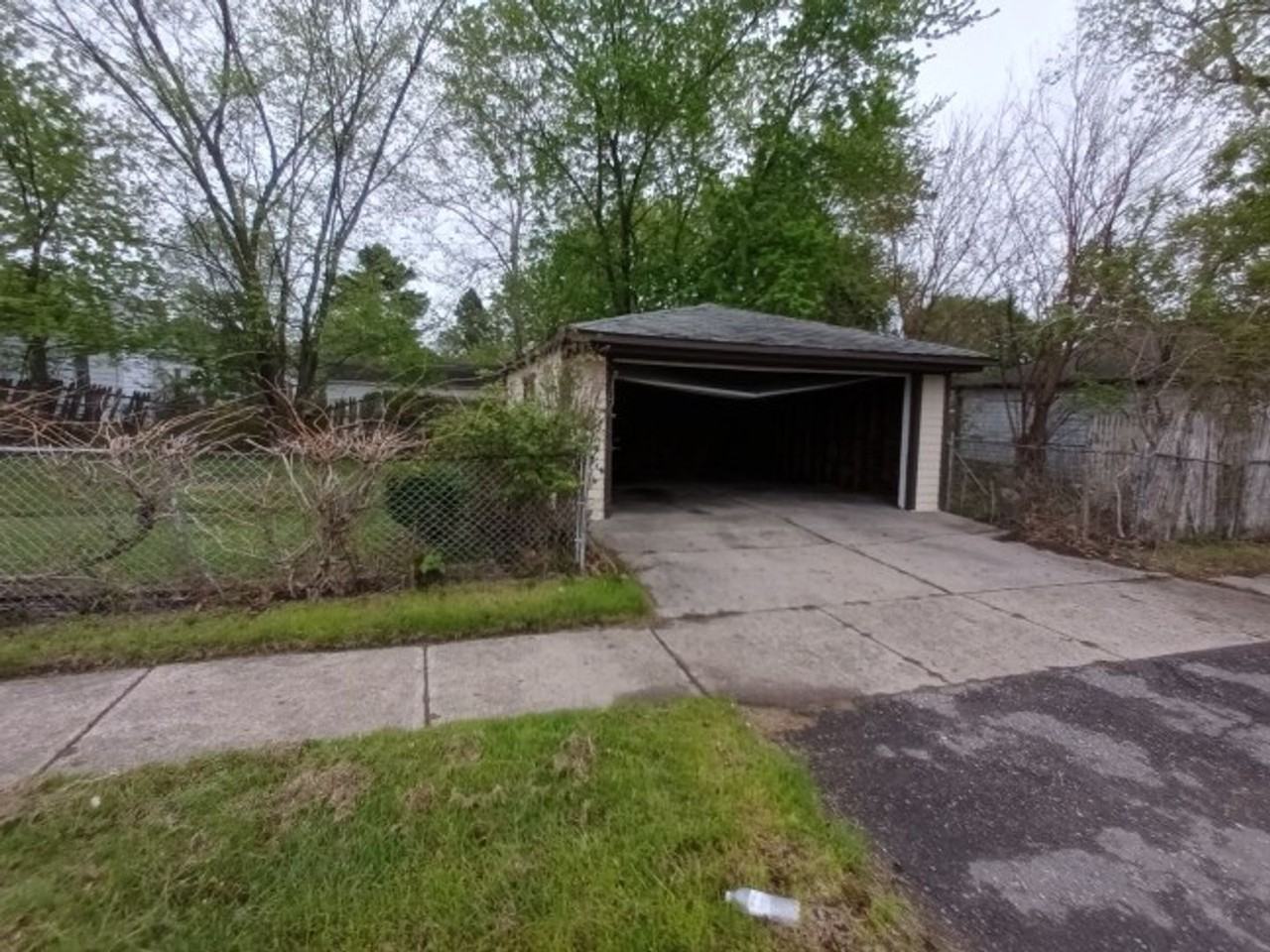 15604 Coram St - Photo 5 of 24