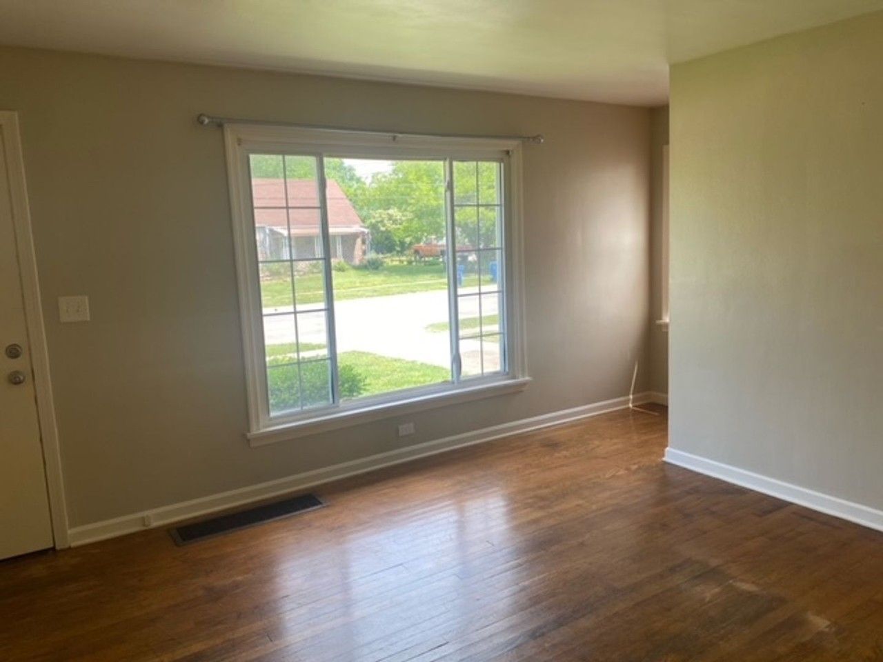 1630 Euclid Ave - Photo 3 of 21