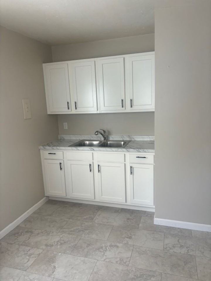 1630 Euclid Ave - Photo 5 of 21