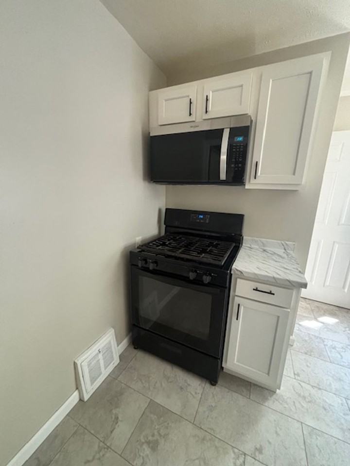 1630 Euclid Ave - Photo 6 of 21