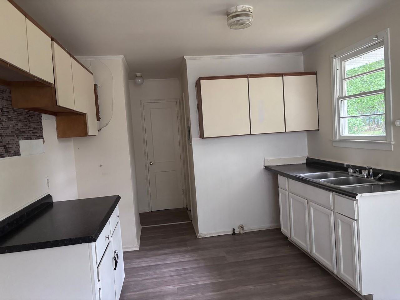 2317 Briarfield Rd - Photo 4 of 7