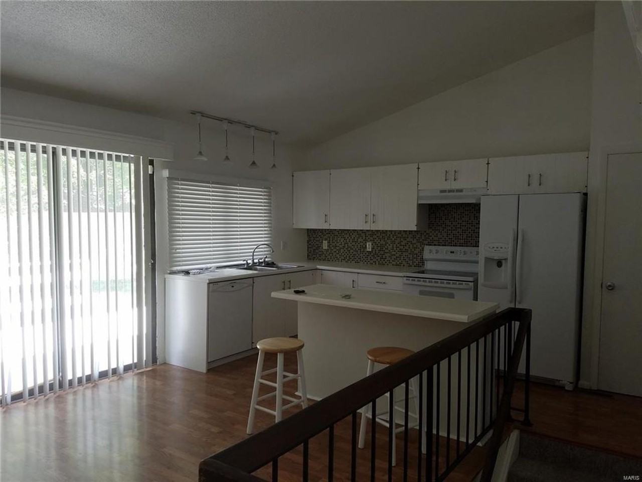 1994 Rule Ave - Photo 4 of 4