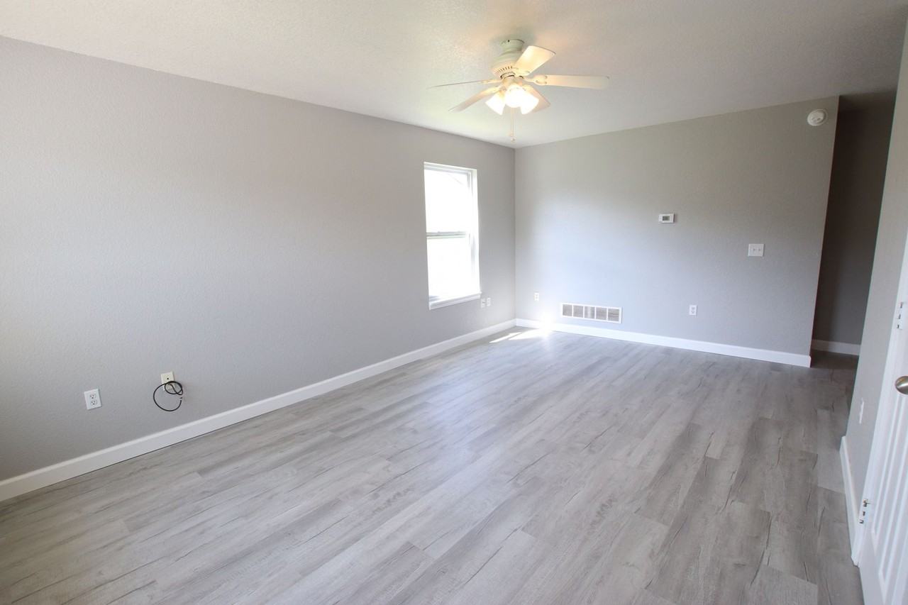 709 Elliott Ln - Photo 3 of 16