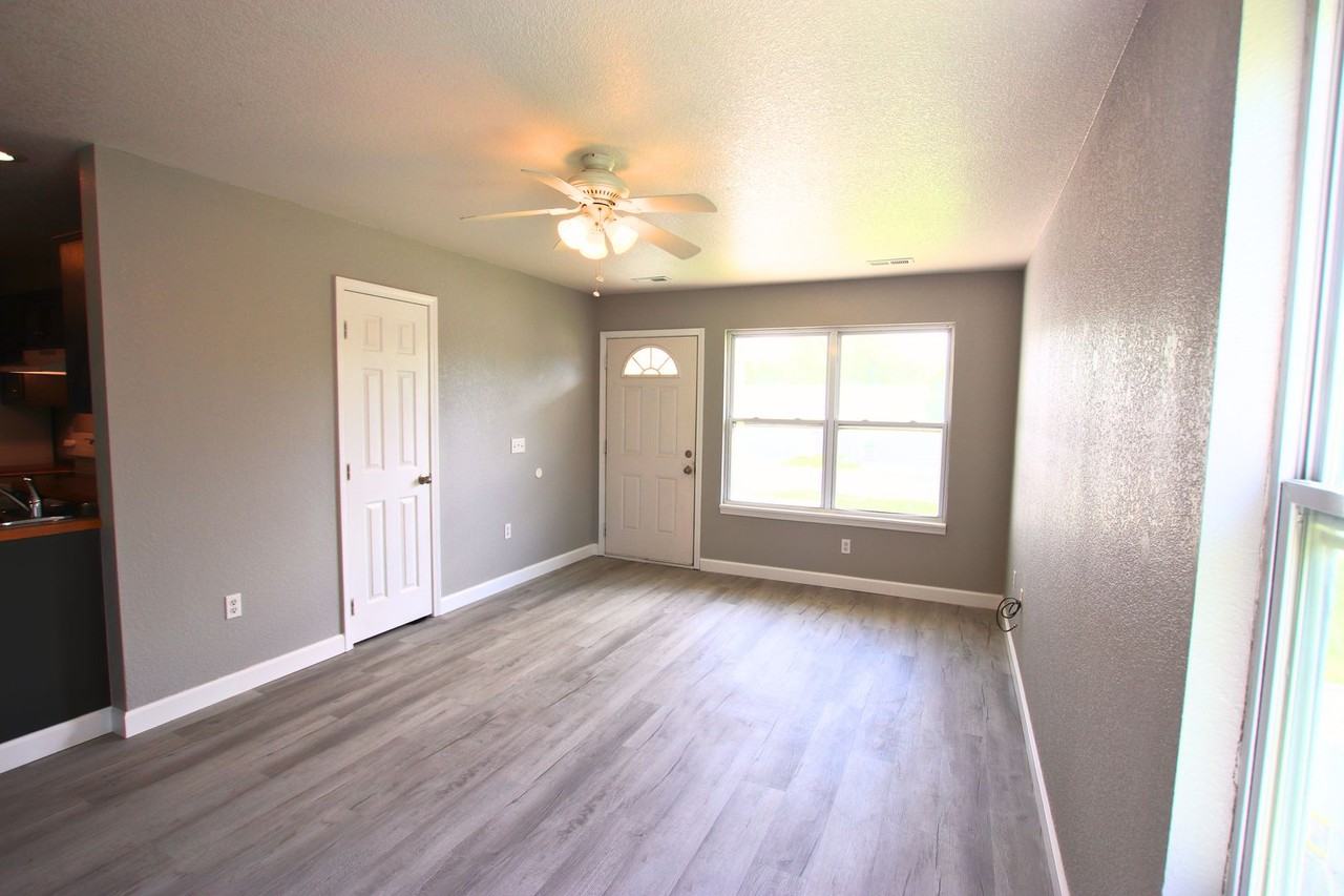 709 Elliott Ln - Photo 4 of 16