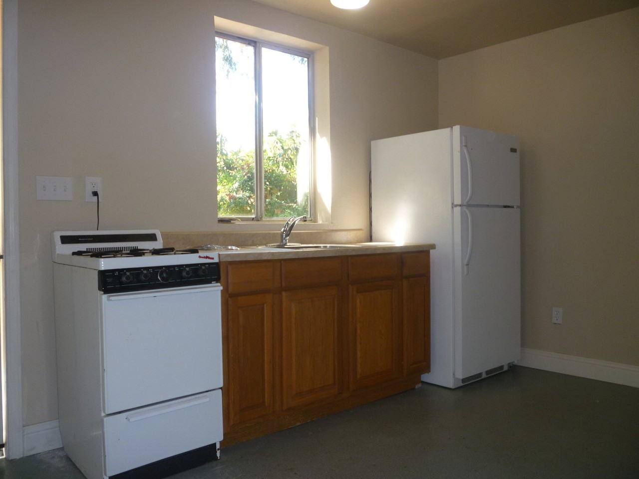 332 W 20th St #B - Photo 2 of 10