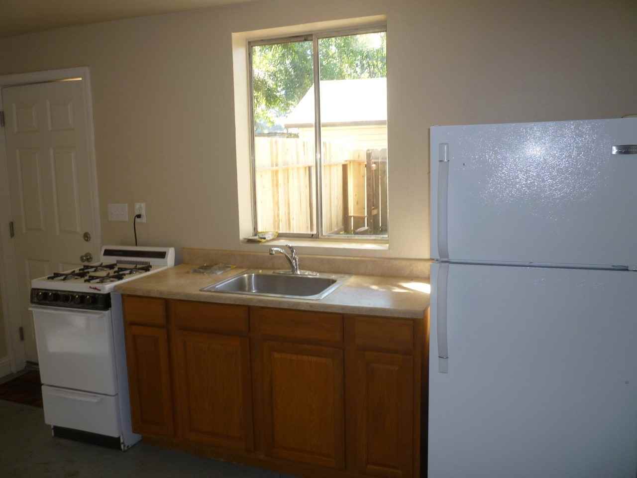 332 W 20th St #B - Photo 3 of 10