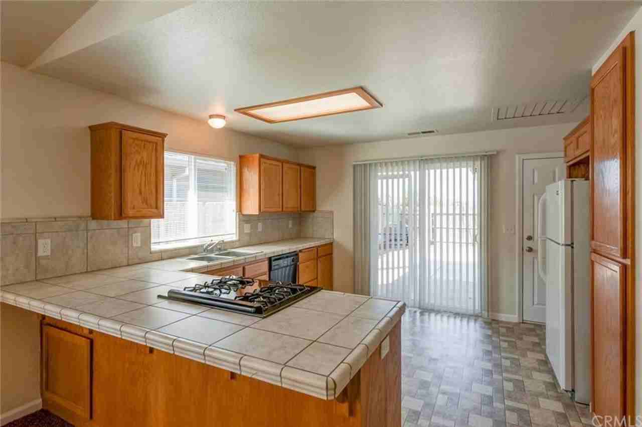 2675 Ceanothus Ave - Photo 2 of 13