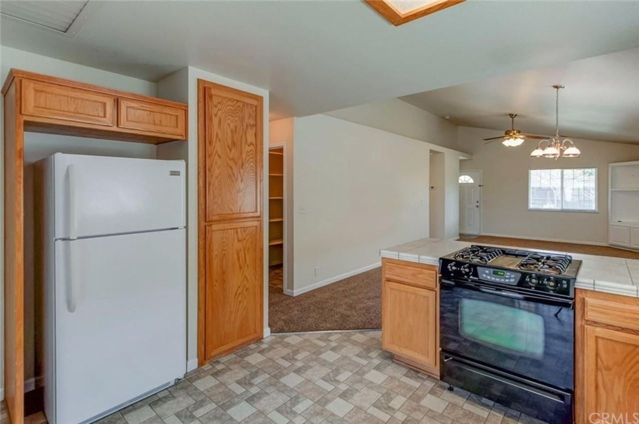 2675 Ceanothus Ave - Photo 3 of 13