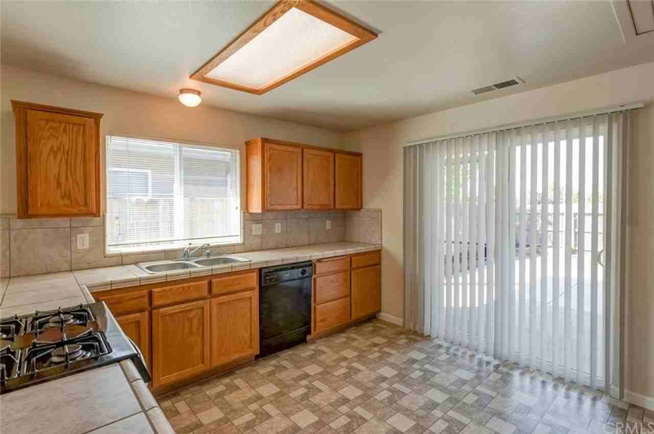 2675 Ceanothus Ave - Photo 4 of 13