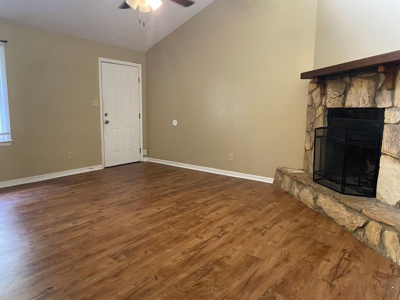 150 Creekwood Dr - Photo 4 of 9