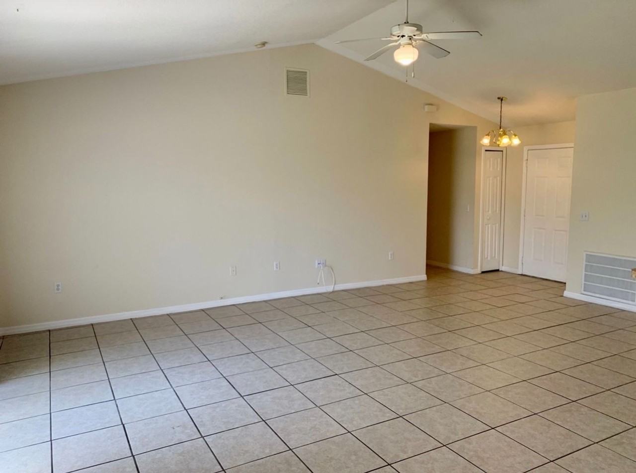 606 Robin Ln - Photo 4 of 17