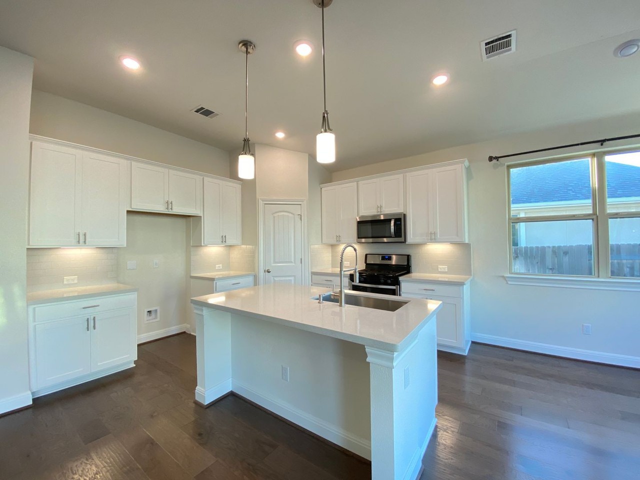 1405 Vista View Dr - Photo 2 of 14